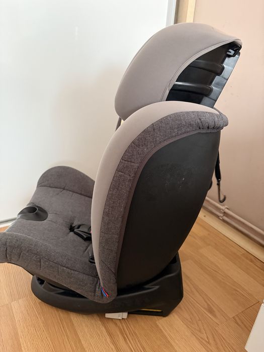 Scaun auto cu isofix