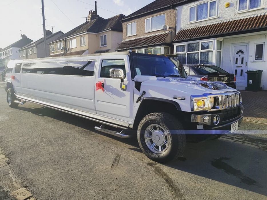 Limuzina de inchiriat Hummer H2 H3 / inchiriere limuzine nunta