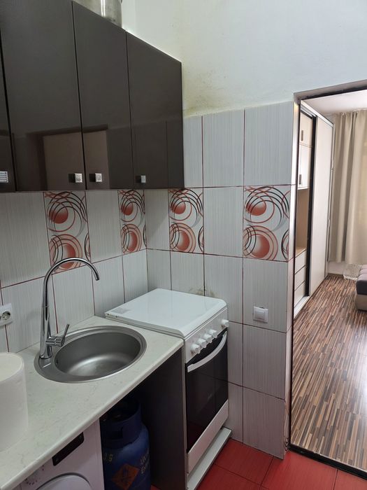 Garsoniera 18m' in stare se vinde mobilata sau goala  piața Pajura