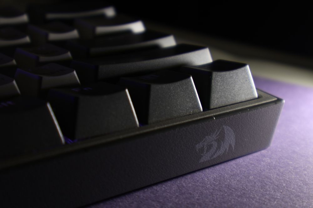 Keyboard Red dragon K616, cu LED și Bluetooth si stick