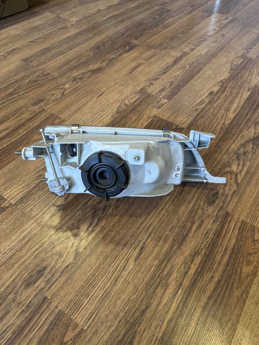 Передняя левая фара Toyota Corolla e100