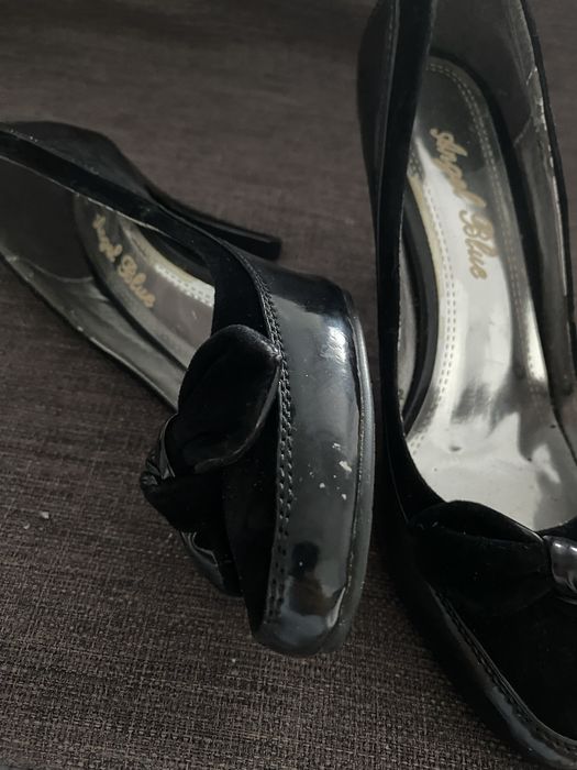 Pantofi catifea si lac 36 usor zgariati tinuti in cutie/ nepurtati