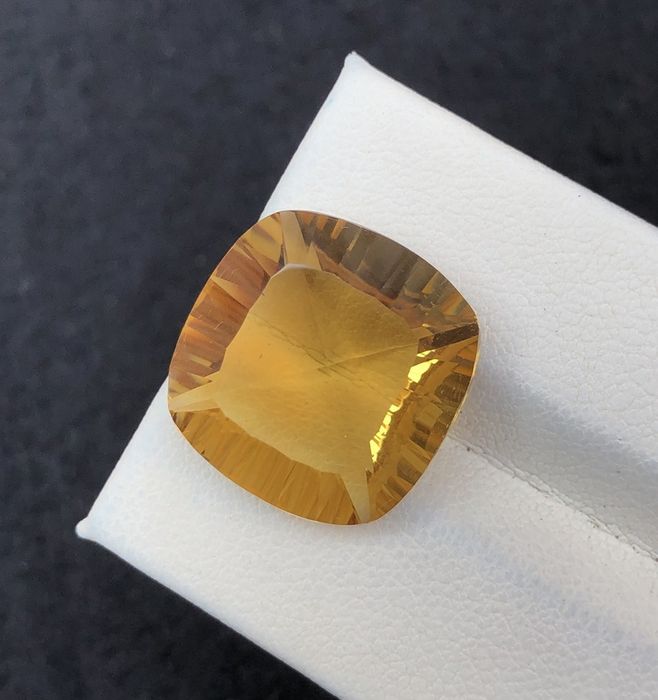 Цитрин много голям