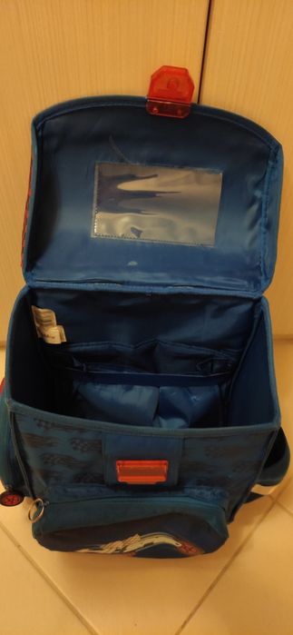 Ергономична и лека ученическа раница