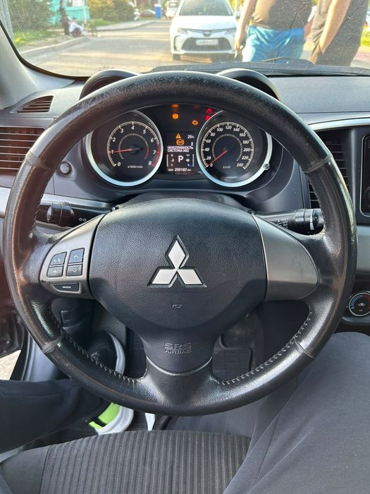 Продам Мицубиси Лансер 10 2013 год автомат
