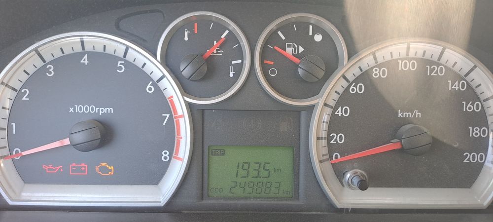 Nexia 3 avtomobil sotiladi.