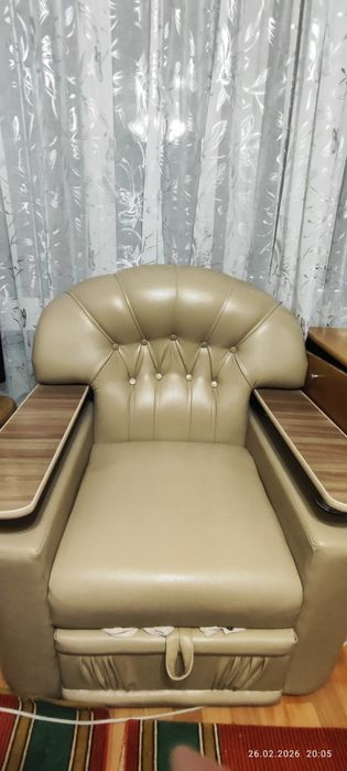 Срочно! Угловой диван и кресло