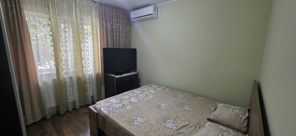 De inchiriat Apartament 3 camere etaj 1 mobilat si utilat
