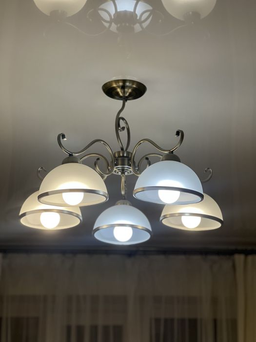 Люстра в хорошем состоянии