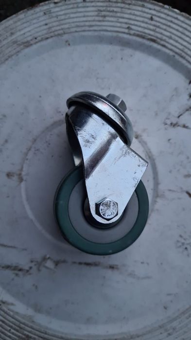 Продам Колесики 7 штук