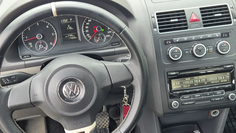 Volkswagen Touran 2.0TDI 140cp automatic 7 locuri