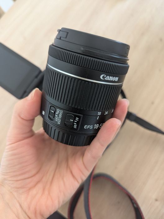 Фотоапарат Canon EOS 250D EF-S 18-55 IS STM Kit |  3050 кадъра