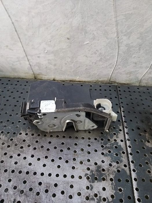Broasca usa stanga fata bmw seria 3 f30 f31 7229461