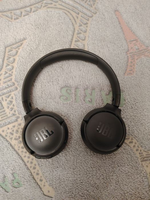Продам оригинальные наушники JBL