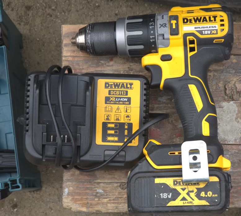 Filetanta cu Percuție DEWALT