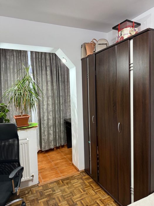 Închiriez apartament 3 camere – Craiovița Nouă (zona Materna)