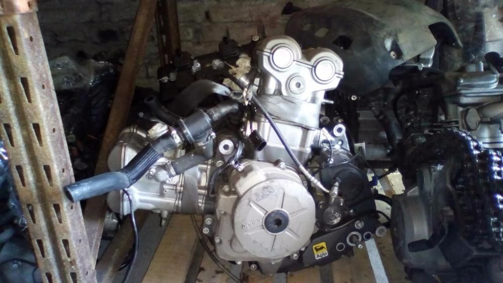двигател за мотоциклет априлия дорсодуро(Aprilia Dorsoduro 750)