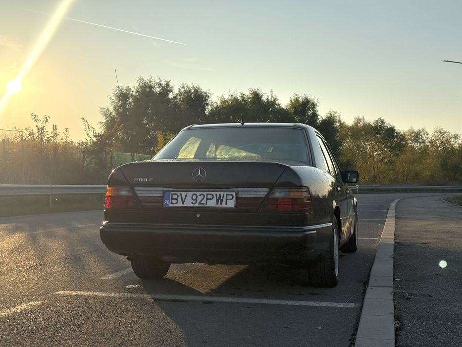 MERCEDES-BENZ E-Class 1992 — imagine 3