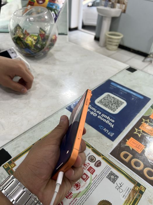 Iphone 11 sotiladi 17 korpus fesaidi ishlamaydi