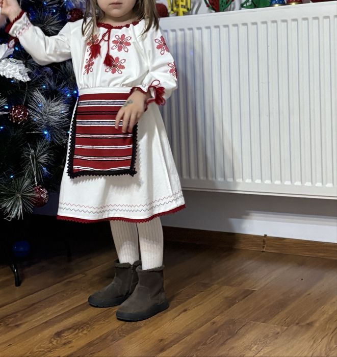 Costum popular pentru fetite