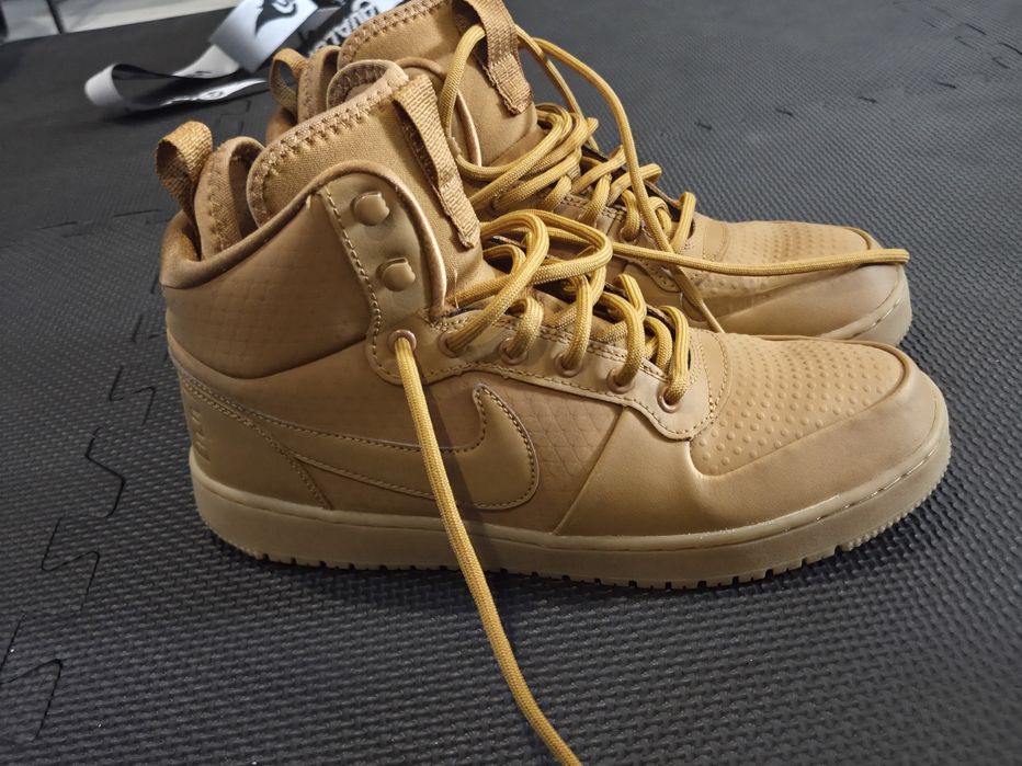 Vând Nike Court Borough Mid Winter – mărimea 42.5