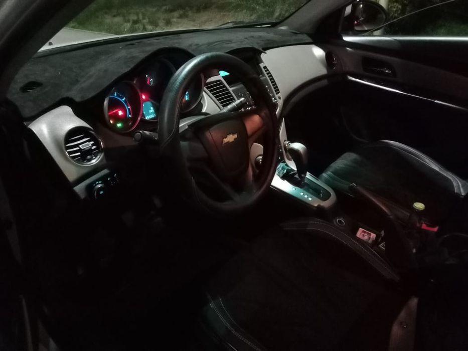 Продаю Круз 2012 года