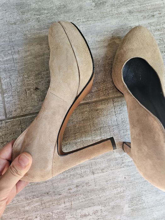 Pantofi bej, piele întoarsă