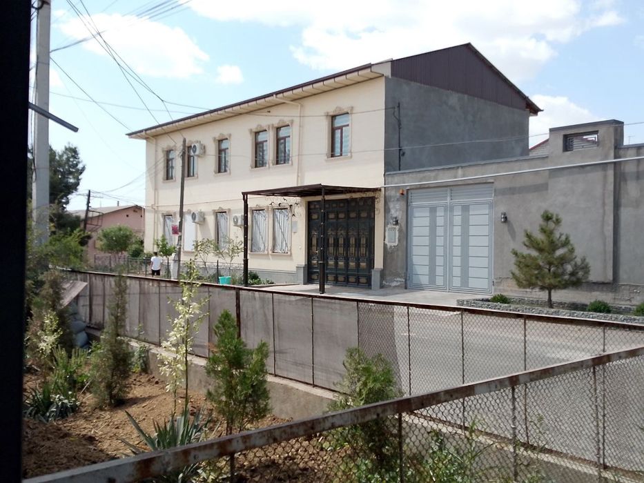 Uy sotiladi murojat uchun