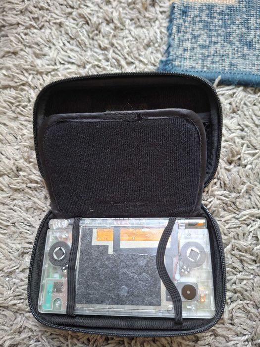Consola Nintendo DSI, cu 2 cutie utilizata sau la schimb