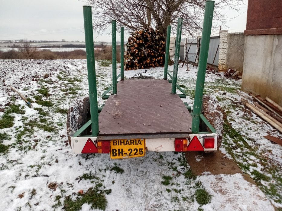 Vánd remorca dupla traktor mic forte tare are si frane  pe el