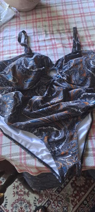 Цял бански купен от Тему