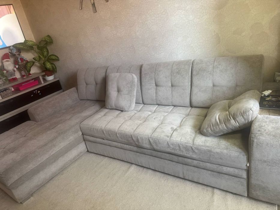 Продается раскладной в хорошем состоянии серого цвета!