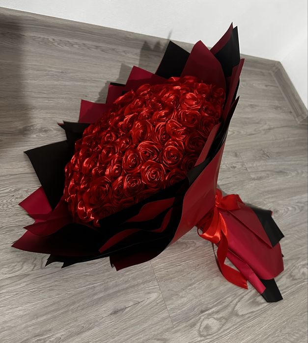 Buchete de trandafiri din satin