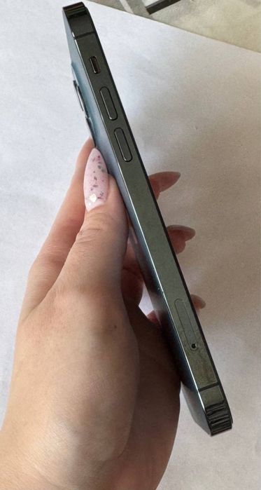 Продам Айфон 12 про