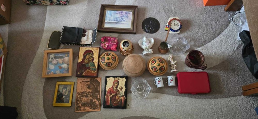 Разпродажба на сувенири с различни тематики