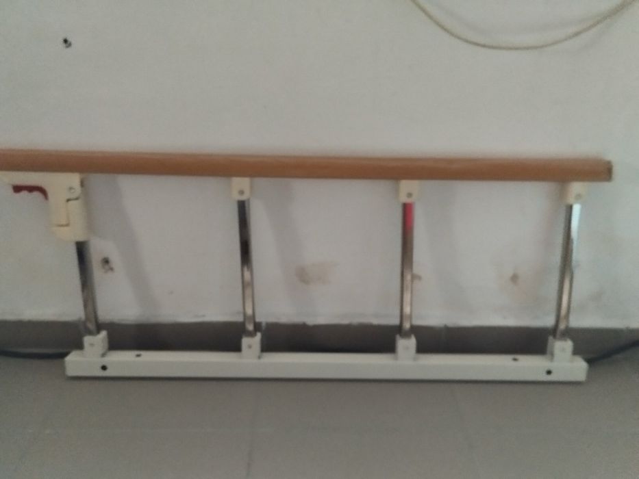 Сгъваема помощна шина за легло