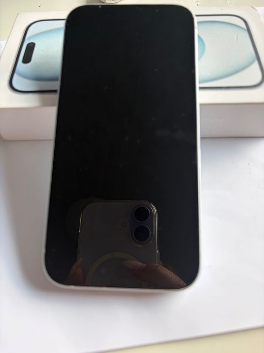 iPhone 15 128GB + зарядно