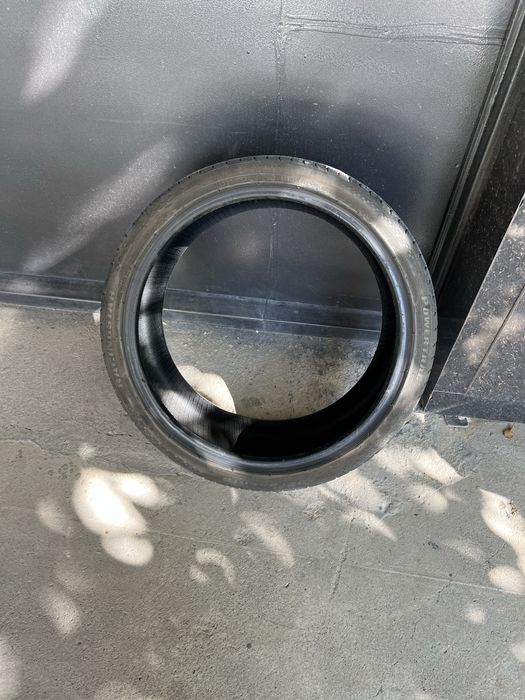 235/35 19 балон б/у в хорошем состоянии