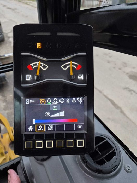 Продавам CAT 302 CR, про. 2022 г., на 29 м/ч