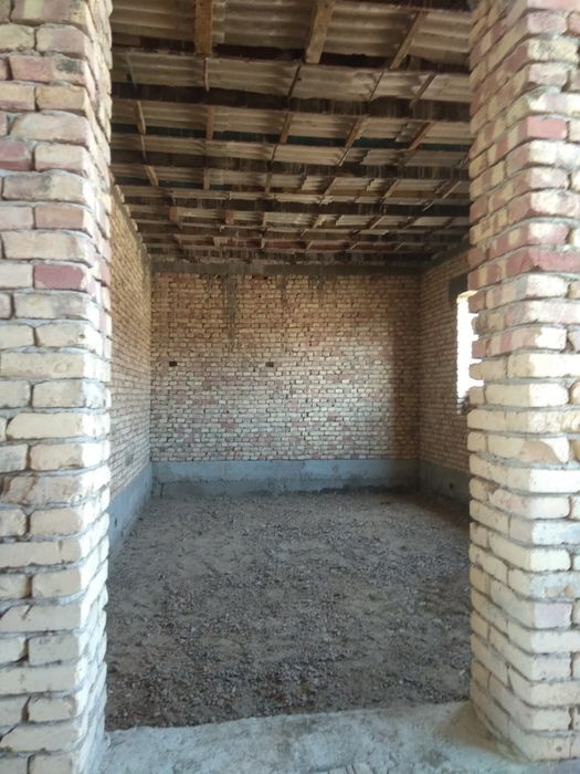 Галаосиё шаҳрида қурилиши тугалланмаган 2 этажли ҳовли тез ва арзон