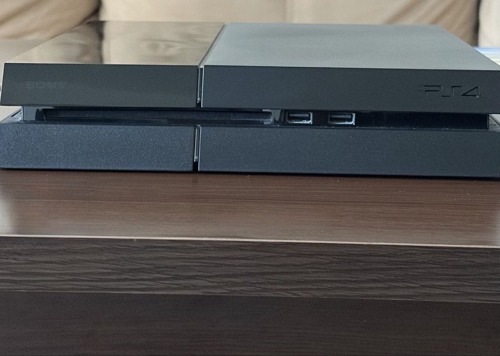 Playstation 4 (PS4)