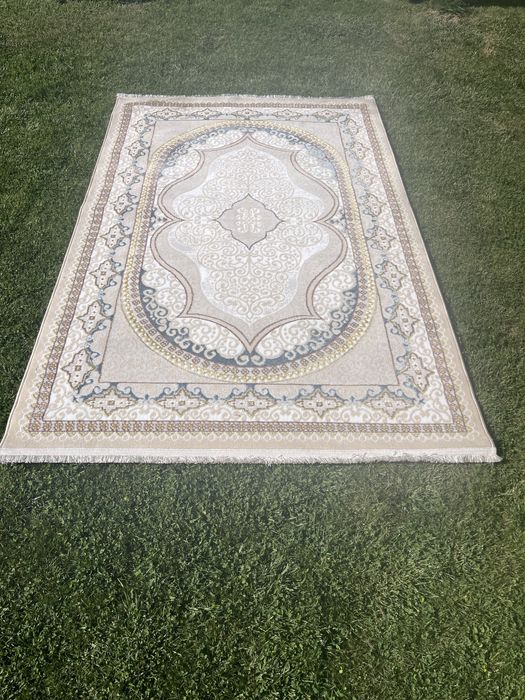 Продам б/у ковры, в хорошем состоянии