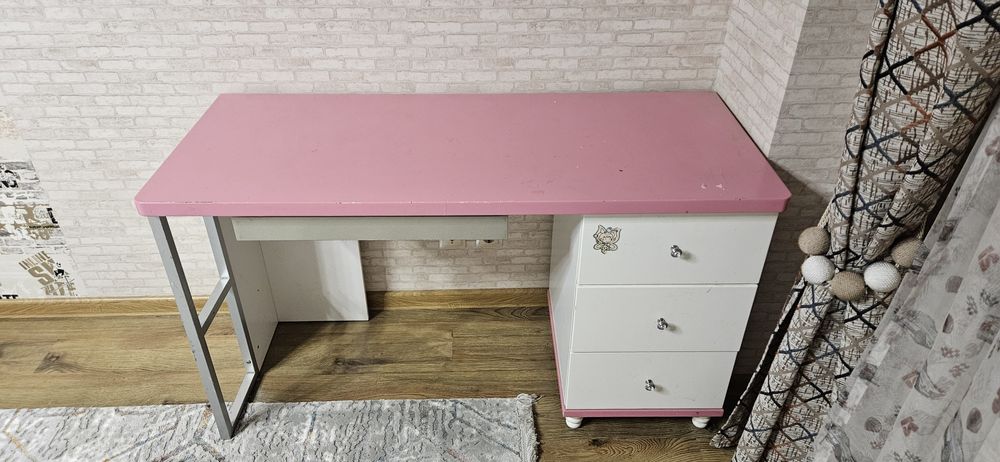 Стол для девочек