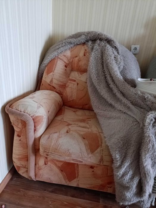 Продам одно кресло