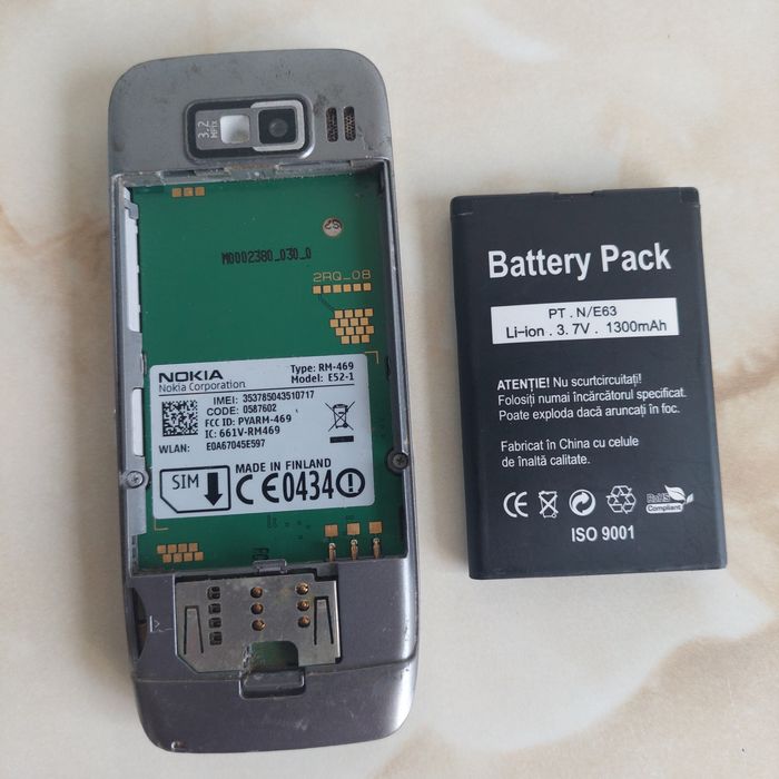 [E52] Vând Nokia E52 silver [pentru piese] //poze reale