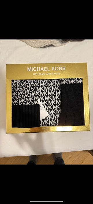 Set Michael Kors original cu Fes, Fular si Manusi, Nou, cadou perfect