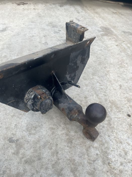 Carlig remorcare Dacia 1310