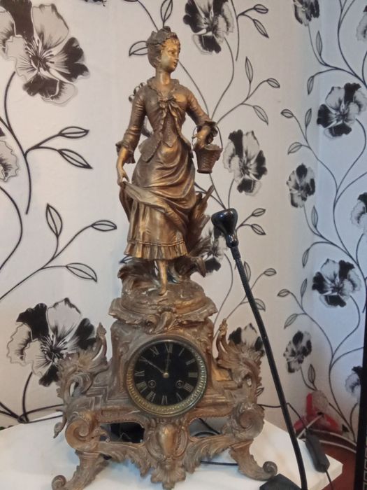 Каминен часовник