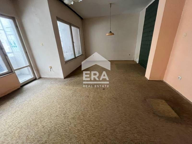 Продава се Тристаен апартамент в Варна, Червен площад - 100 кв.м за 1428 €/кв.м - Снимка #1