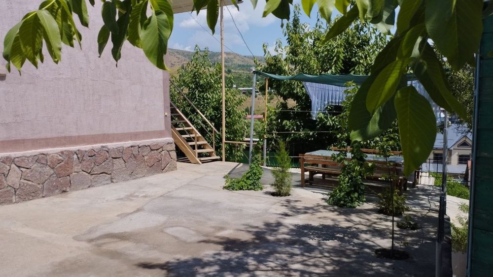 DACHA SOTILADI bochkada tinch joyda joylashgan